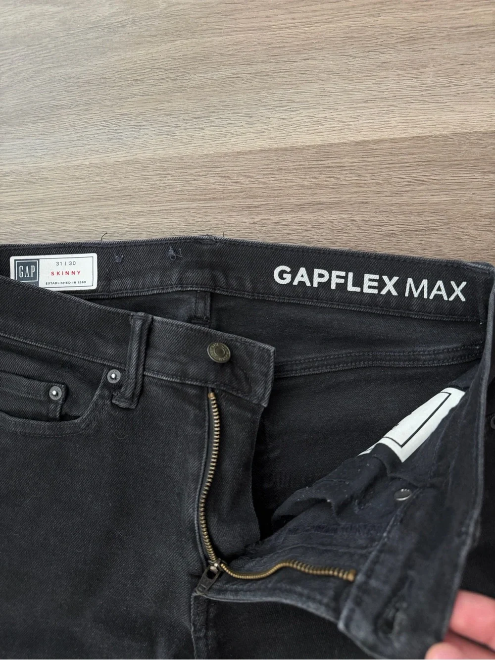 GAP Men’s GAP FLEX MAX Black Skinny Jeans - Picture 3 of 4